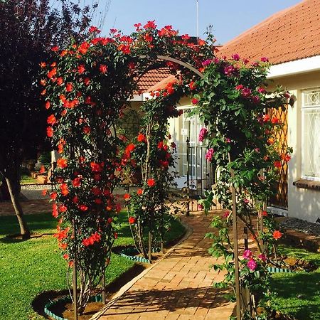 Welcome Guest House Vereeniging Bagian luar foto