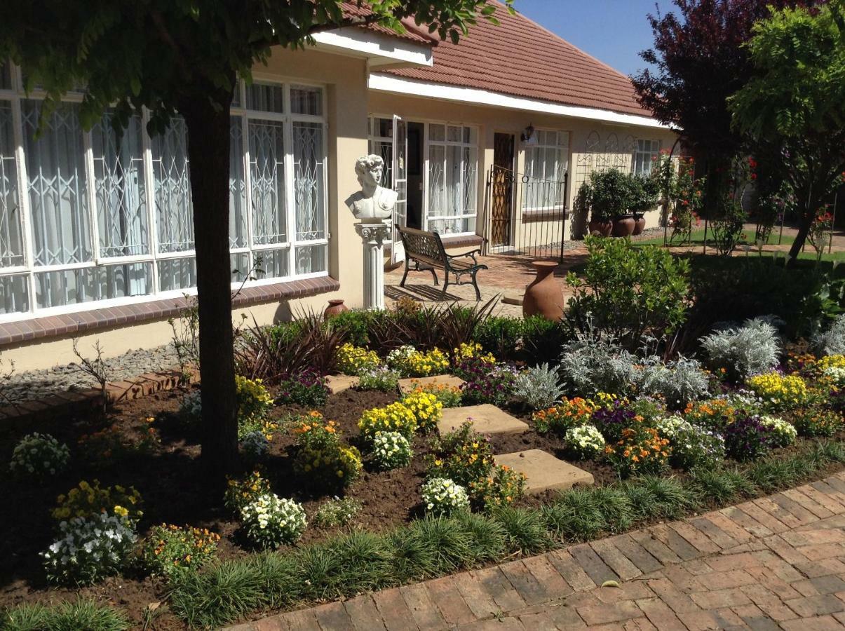 Welcome Guest House Vereeniging Bagian luar foto