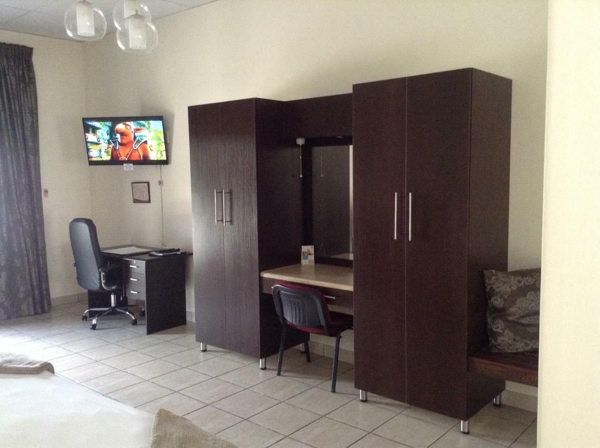 Welcome Guest House Vereeniging Bagian luar foto