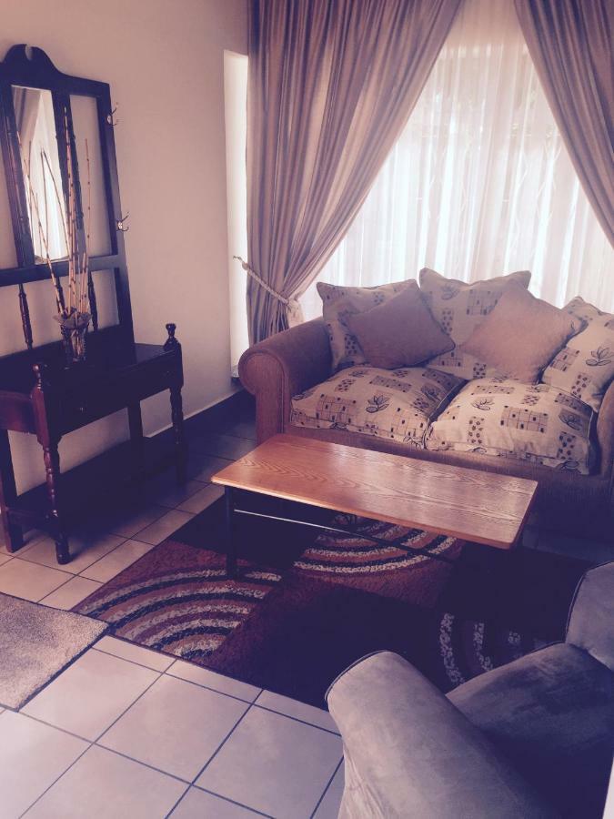 Welcome Guest House Vereeniging Bagian luar foto