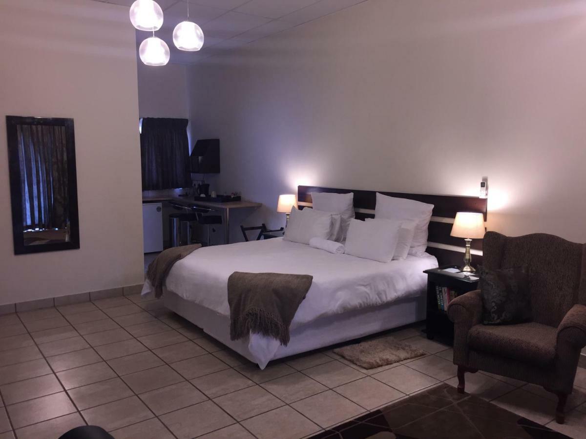 Welcome Guest House Vereeniging Bagian luar foto